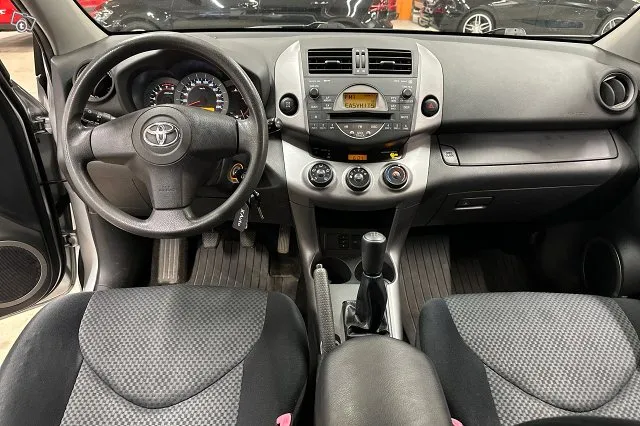 Toyota RAV4 2,0 VVT-i 4WD Business * Vetokoukku, Ilmastointi Image 7